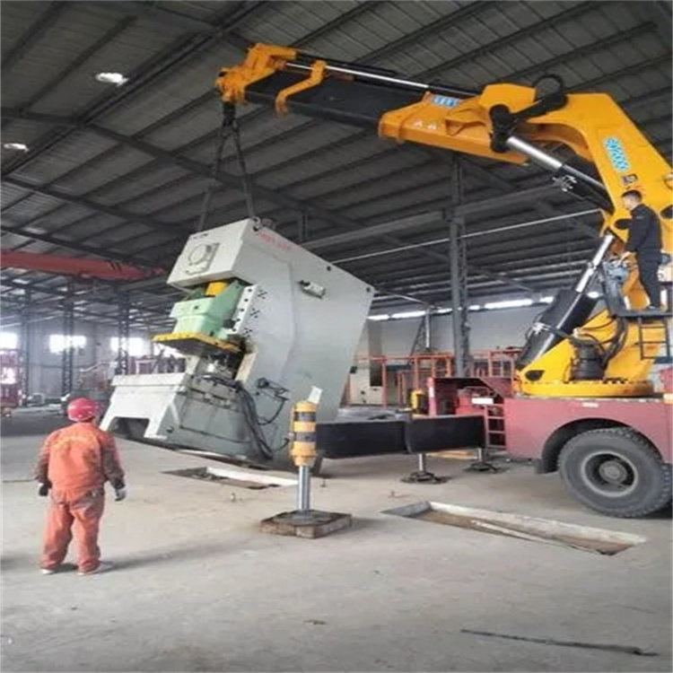 清新80吨折臂吊车出租附近电话