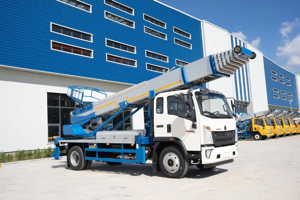 清新出租云梯车高空作业车 建筑垃圾搬运